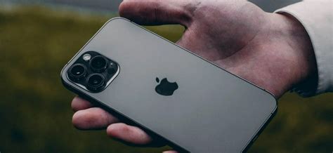 Анализ установленных приложений и подозрительных действий на iPhone 12