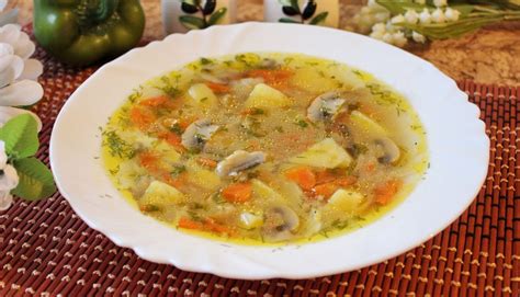 Ароматный суп с картошкой и шампиньонами