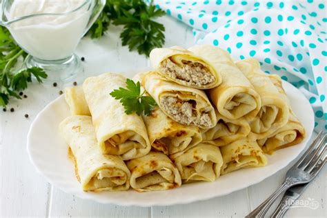 Блины с куриной фаршем и овощами