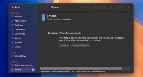 В программе iTunes выберите свой iPhone