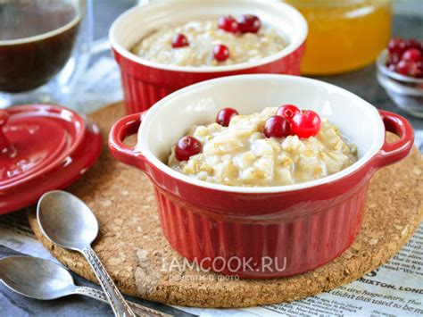 Геркулесовая каша на воде с медом и орехами