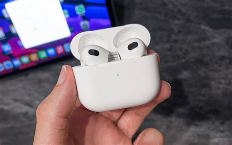 Зарядите неоригинальные AirPods