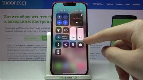 Как выключить iPhone 13