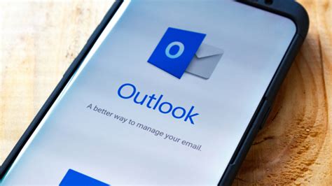 Как обновить приложение Outlook