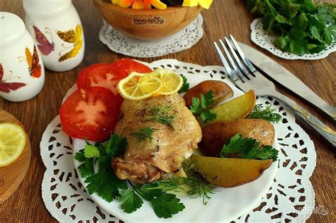 Курица, запеченная с травами и лимоном