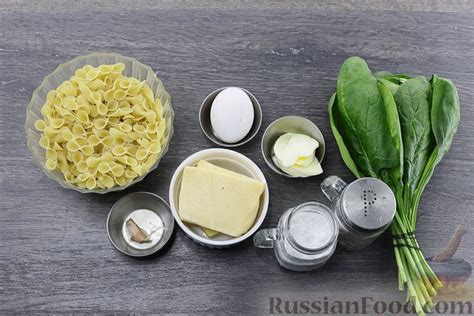 Нежный завтрак из макарон с сыром и шпинатом