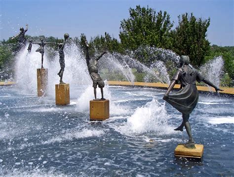 Необычные фонтаны: принципы перемещения воды в истории