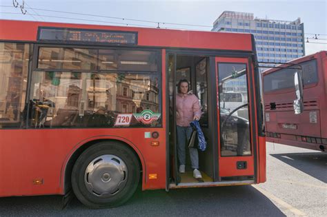 Общественным транспортом: электричкой или автобусом