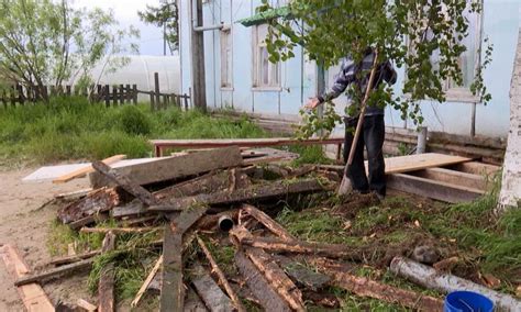 Опасность падения в выгребную яму