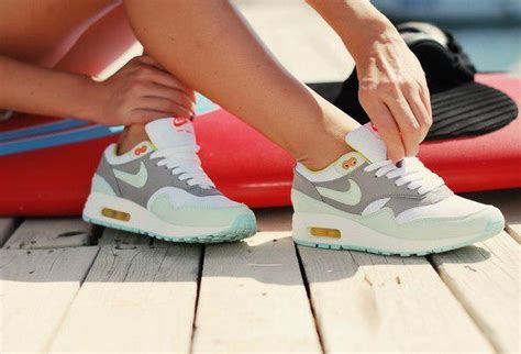 Особенности очистки белых кроссовок Nike Air Max