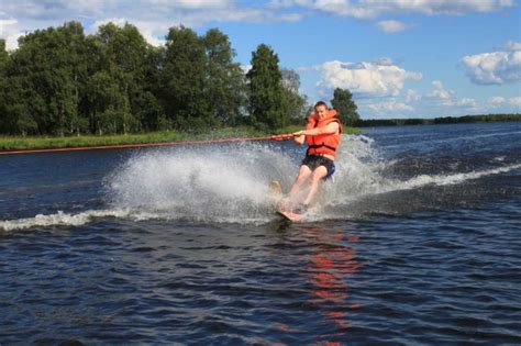 Отдых на воде: пляжи, катание на водных лыжах и водные прогулки