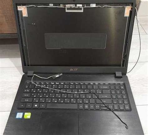 Откройте корпус ноутбука Acer Aspire 5