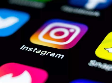 Откройте приложение Instagram на своем iPhone.