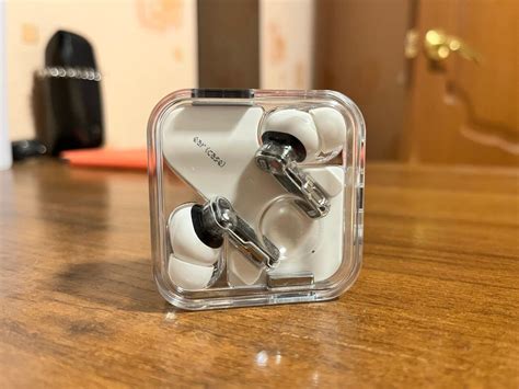 Пара наушников AirPods: что это и для чего нужно