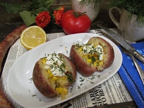 Печеный картофель с макаронами и сыром на гриле