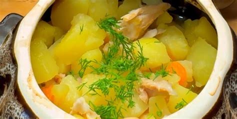 Подача и сервировка картошки с мясом в горшочках в духовке