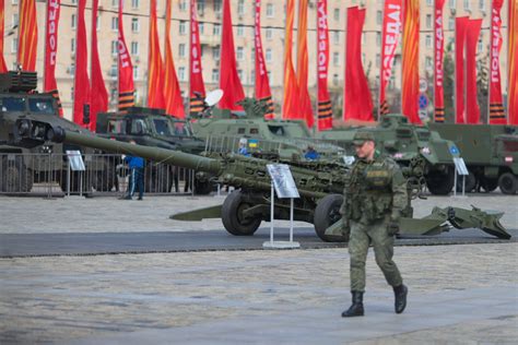 Подготовка к открытию бутылки мила