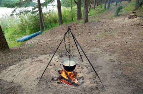 Подготовка угля для костра