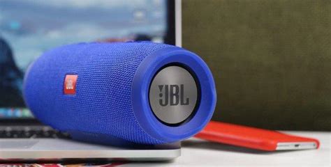 Подключение музыки к колонке JBL через USB: