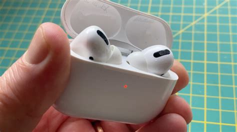 Почему может потребоваться сбросить настройки подключения наушников AirPods