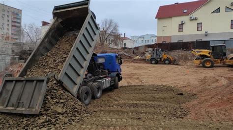 Причины возникновения и проблемы, связанные с засыпкой ямы с водой в гараже