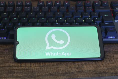 Просмотр историй в WhatsApp