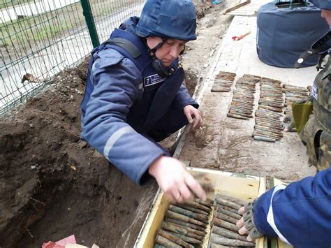 Процесс установки запалов и зарядов на Полет 3