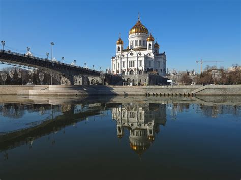 Романтические прогулки вдоль реки