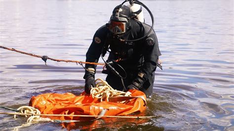 Тяжелый труд и ответственность: профессии водолаза и повара