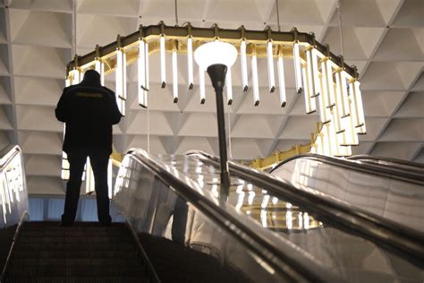 Что ожидает Анну на станции метро