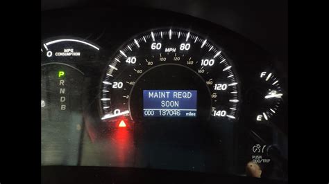 Что означает "maint reqd" на Toyota Camry 40?