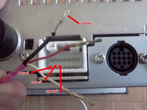 Шаг 3: Подключите кабель AUX к устройству и кабелю USB