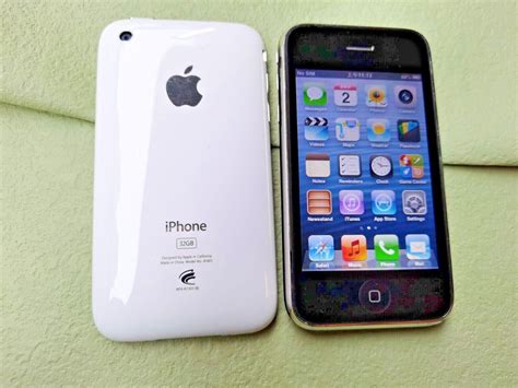 Шаг 3: Разборка iPhone 3GS