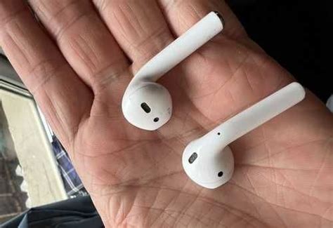 Шаг 3. Открытие кейса AirPods