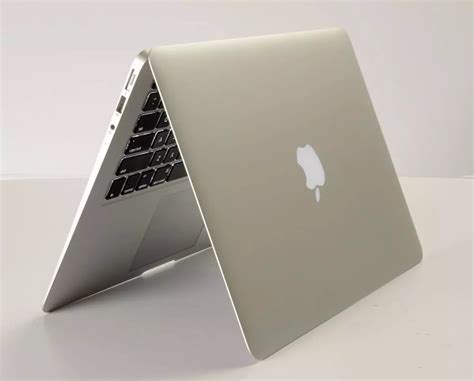 а) Открытие MacBook Air 2012